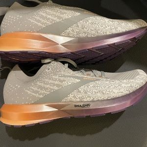 New!  Size  9.5 - Brooks Levitate 3.0